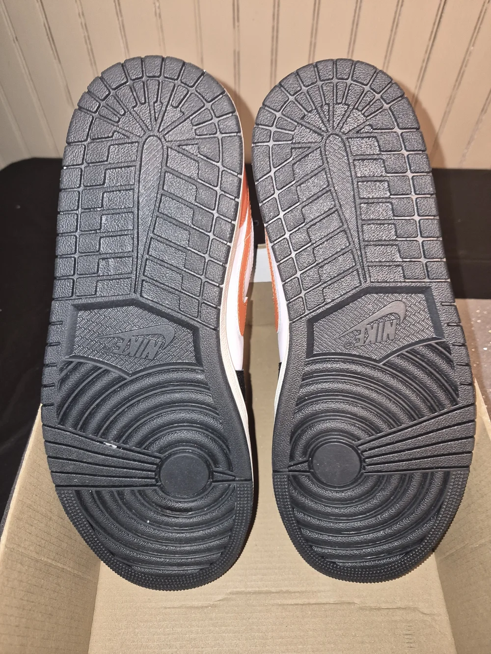 New Men's Jordans Low-Top Sneakers in Black/White/Orange Never Worn